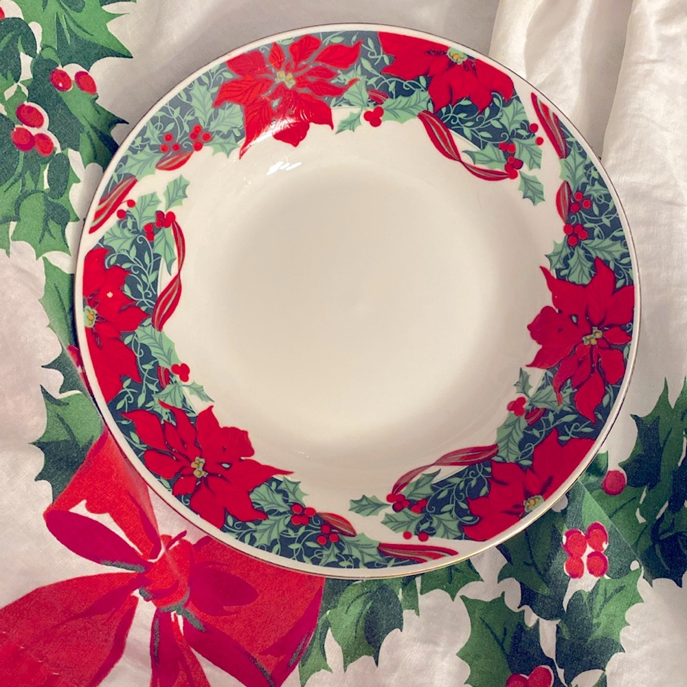 Vintage Gibson Christmas Holiday Poinsettias Soup Bowl Set of 3 Red Green Dishes
